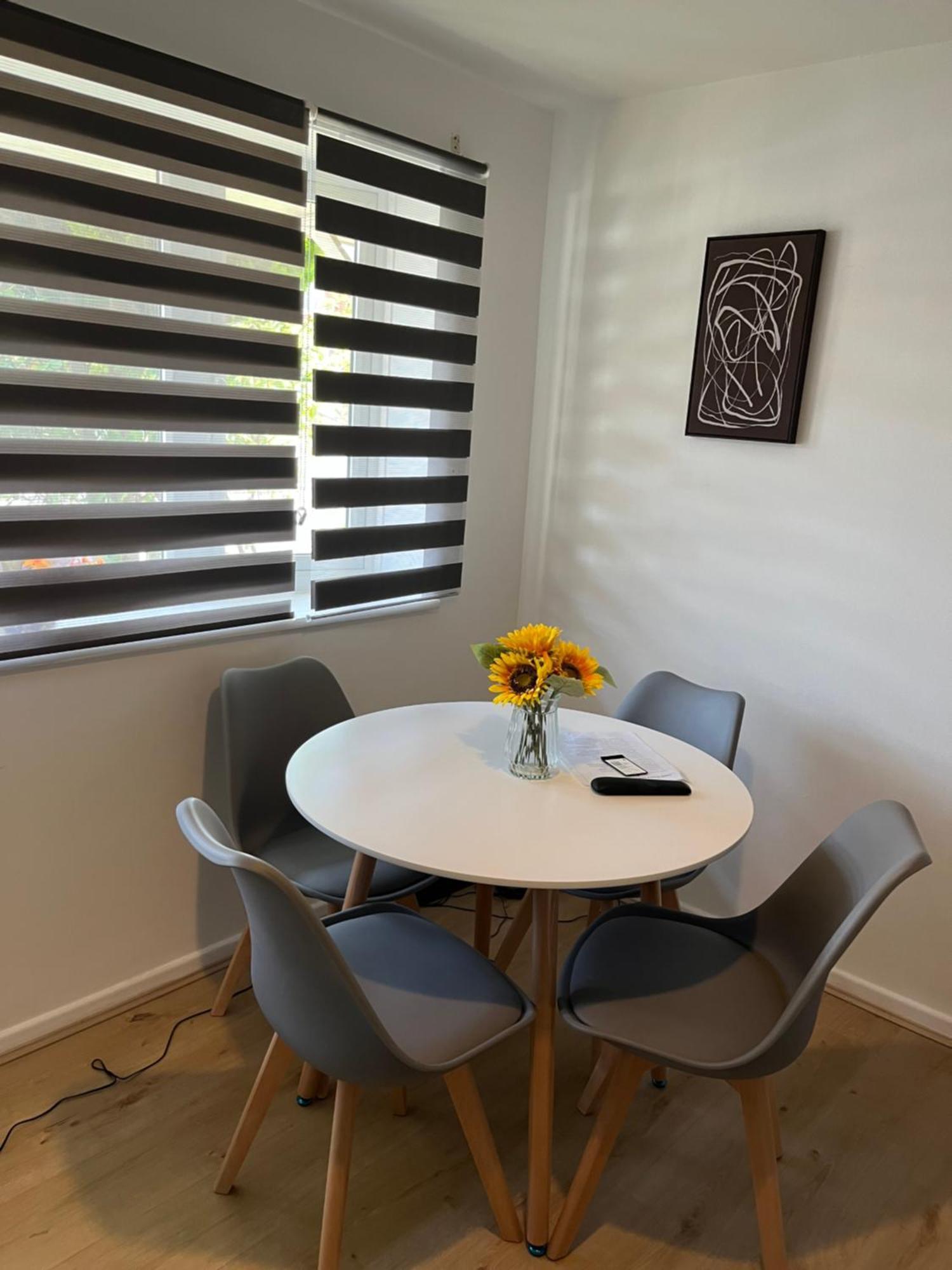 Kettering Service Accomodation 2Brh Freeparking Wifi Smart Tv Tea & Coffee Exterior foto